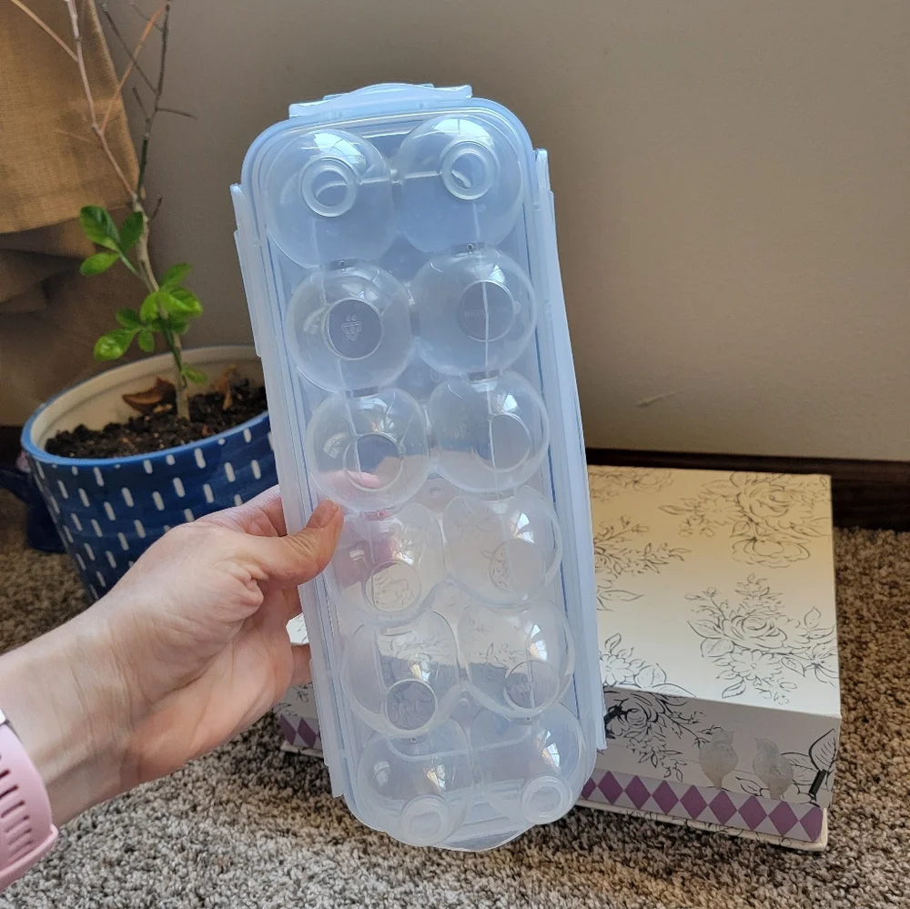Plastic Egg saver with lid